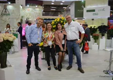 Plantador Colombia is an agent for quite a few breeders, as well for the wondrous rootstocks off ProRoot. On the phote Aviram Krell and Ana Benavides (Plantador), together with ... and Peter van der Pol (ProRoot).
